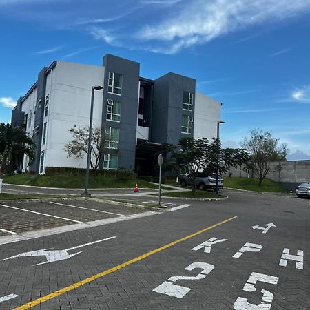 Comodidad Y Privacidad En Un Solo Lugar Heredia Kültér fotó